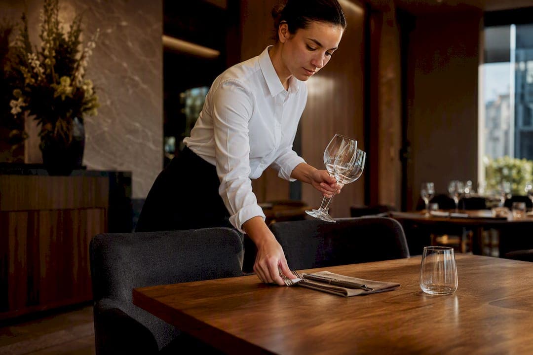Restaurants: Cut 10–30 Minutes per Table, Start with Web Waitlists